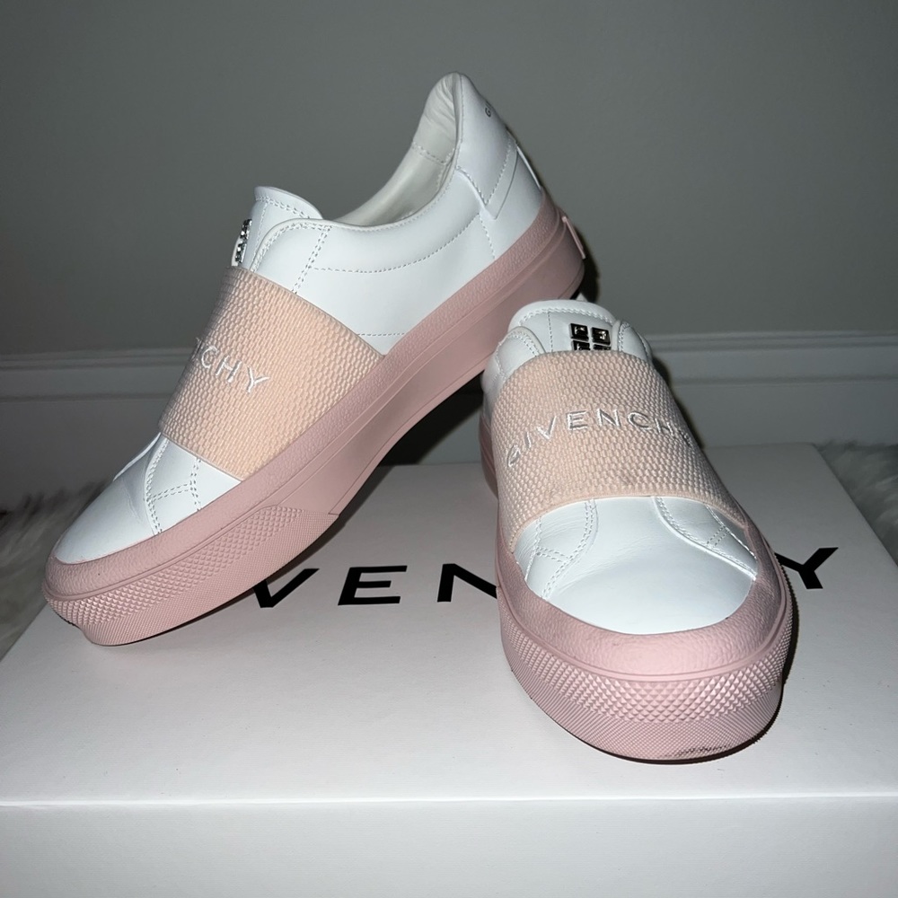 City Court Logo Strap Sneaker
GIVENCHY